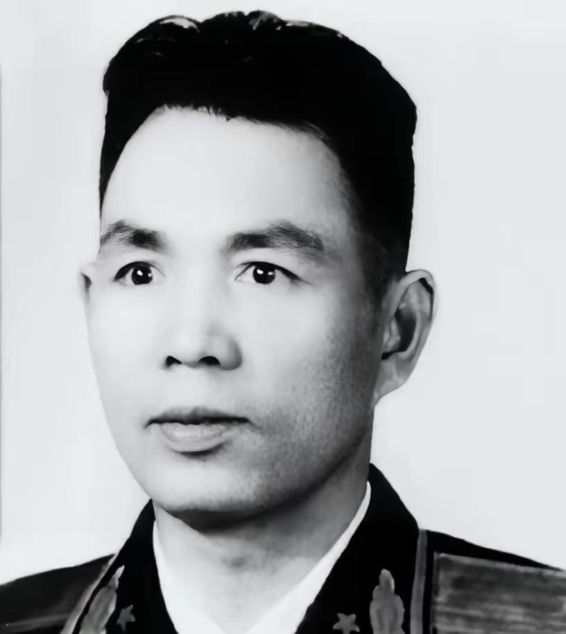 1999年，开国少将丁盛逝世。上级规定追悼会上，不准称他为“同志”、“老红军”和