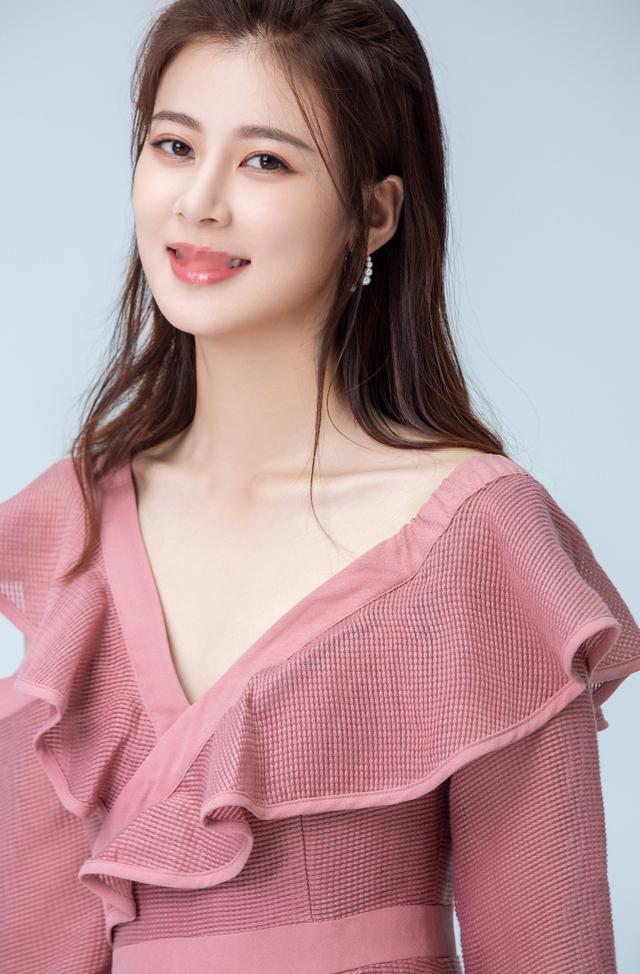#刘涛想认赵昭仪当闺女#赵昭仪面相还不错，脸看着没有很大，但五官开阔，舒展度很好