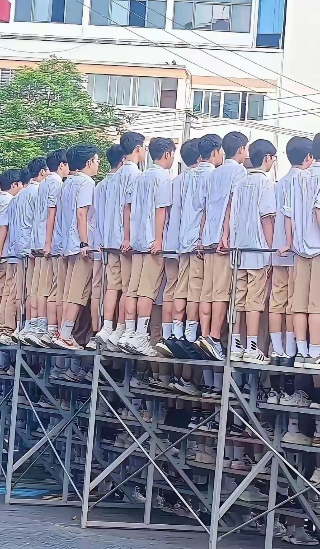 学校 的安全意识还是有的 