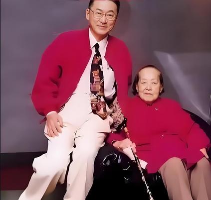 李敖曾经说：“人性是经不起考验的，我在坐牢的时候，把房子转到了我妈名下，让妈妈帮