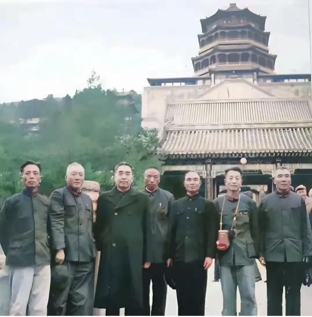 如果你认识二位以上，说明你已经老了，最少也 60岁以上了吧，不信你试试看。
