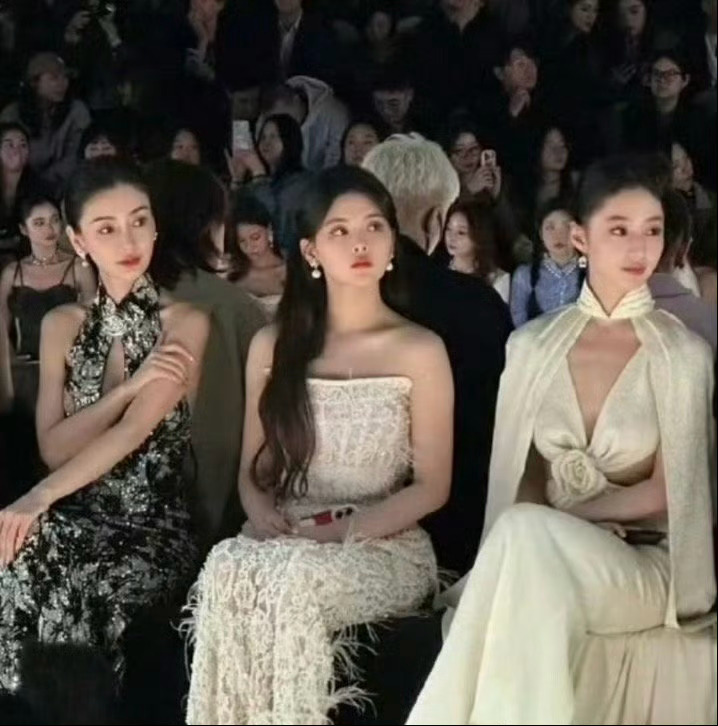 超越右边的小花是谁，很漂亮 ​​​