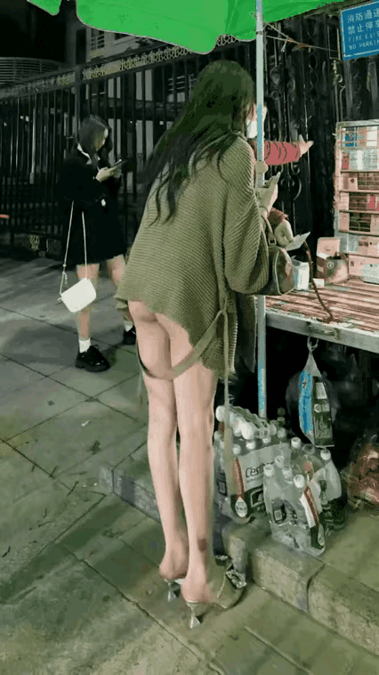 这身材，颜值，都是极品。
俢长的双腿，好美啊。
这才是男人的梦中情人。
模特的理