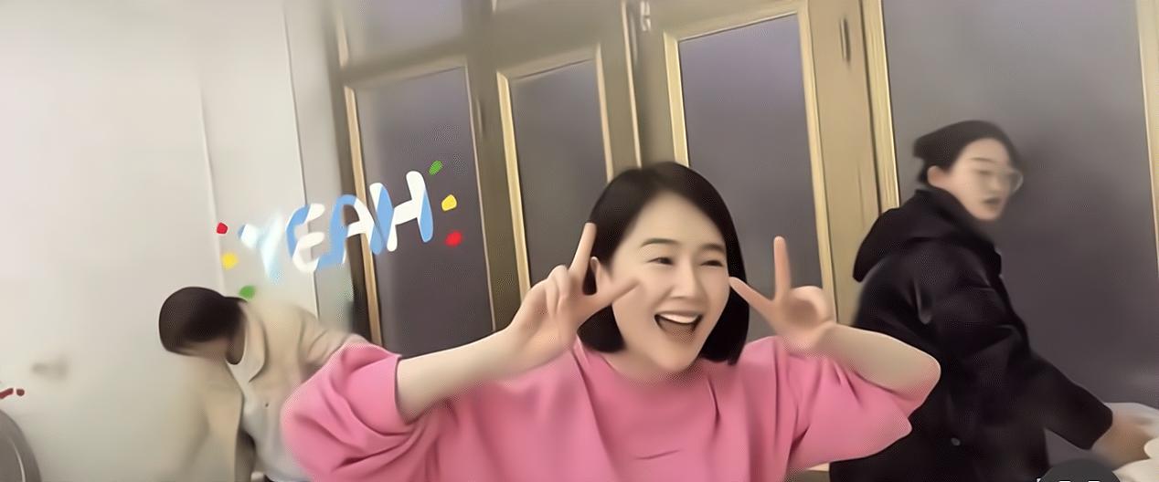 最近，演员左小青在分享自己在河北老家过元宵节的照片，还有她的女儿也出现在画面中，