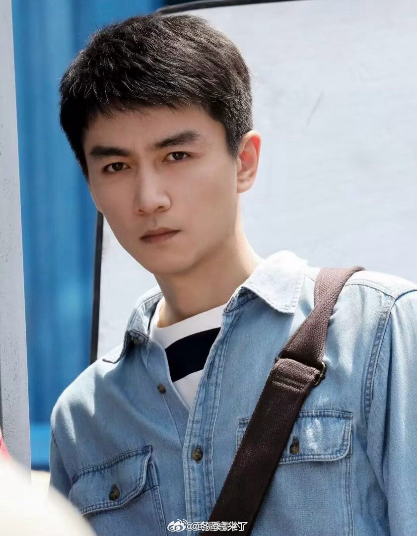 陈晓戏比天大不靠炒作只靠作品立足的陈晓，拍戏凡事亲力亲为，不惧皮肉之苦完成重场戏