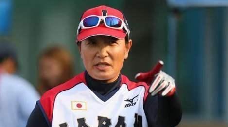 “我放弃中国国籍，成为一名日本人，就是为了打败中国队”，而她的父亲也曾被曝出回应