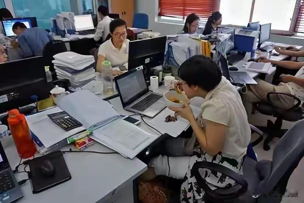 消费不用刺激，中国人不花钱不是因为穷，3大痛点封住很多人钱包
在这个消费升级、“