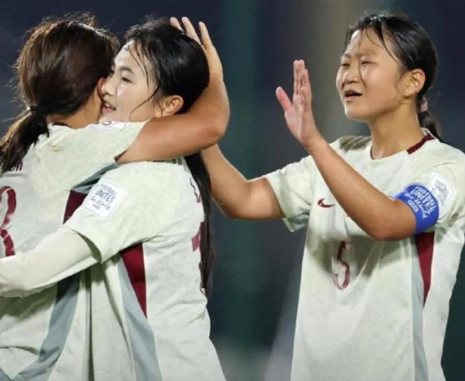 门将建功，牛子琪力保球门不失，半场中国队0-0逼平法国！
       ∪17女