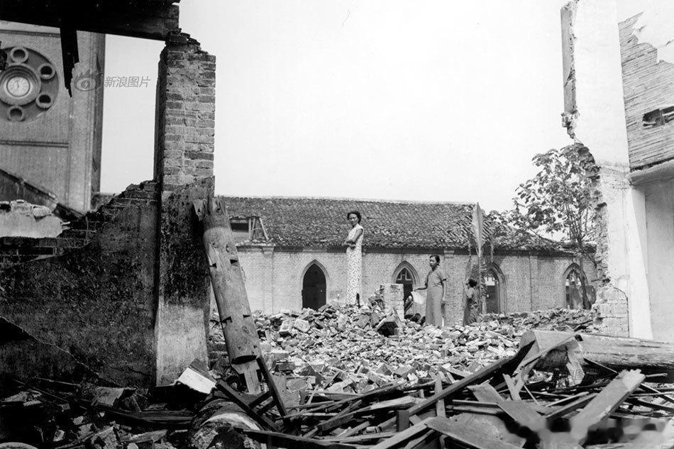 从1938年2月18日起至1943年8月23日，日本对重庆进行了长达5年半的战略