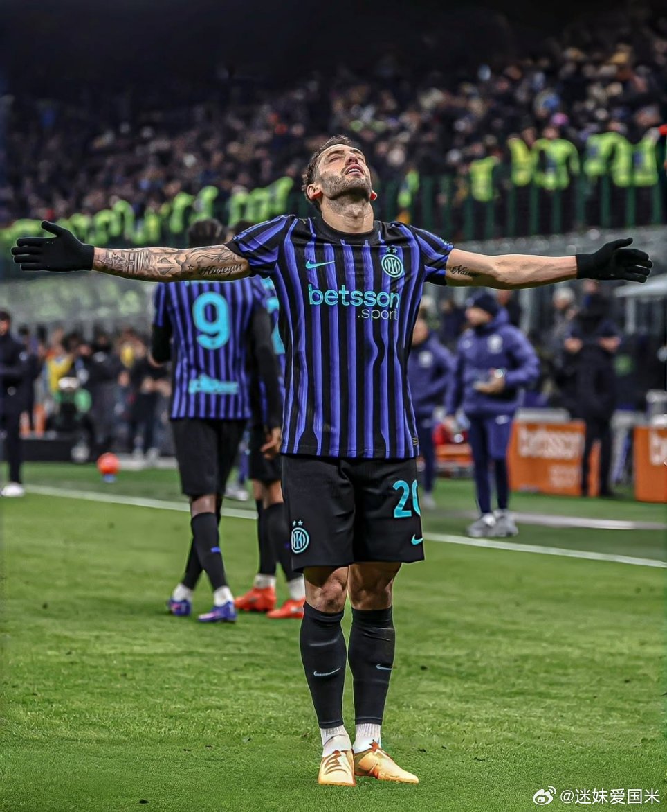 本赛季经常受伤的恰尔汗奥卢在俱乐部和国家队已经攻入10粒外加10次助攻。国际米兰