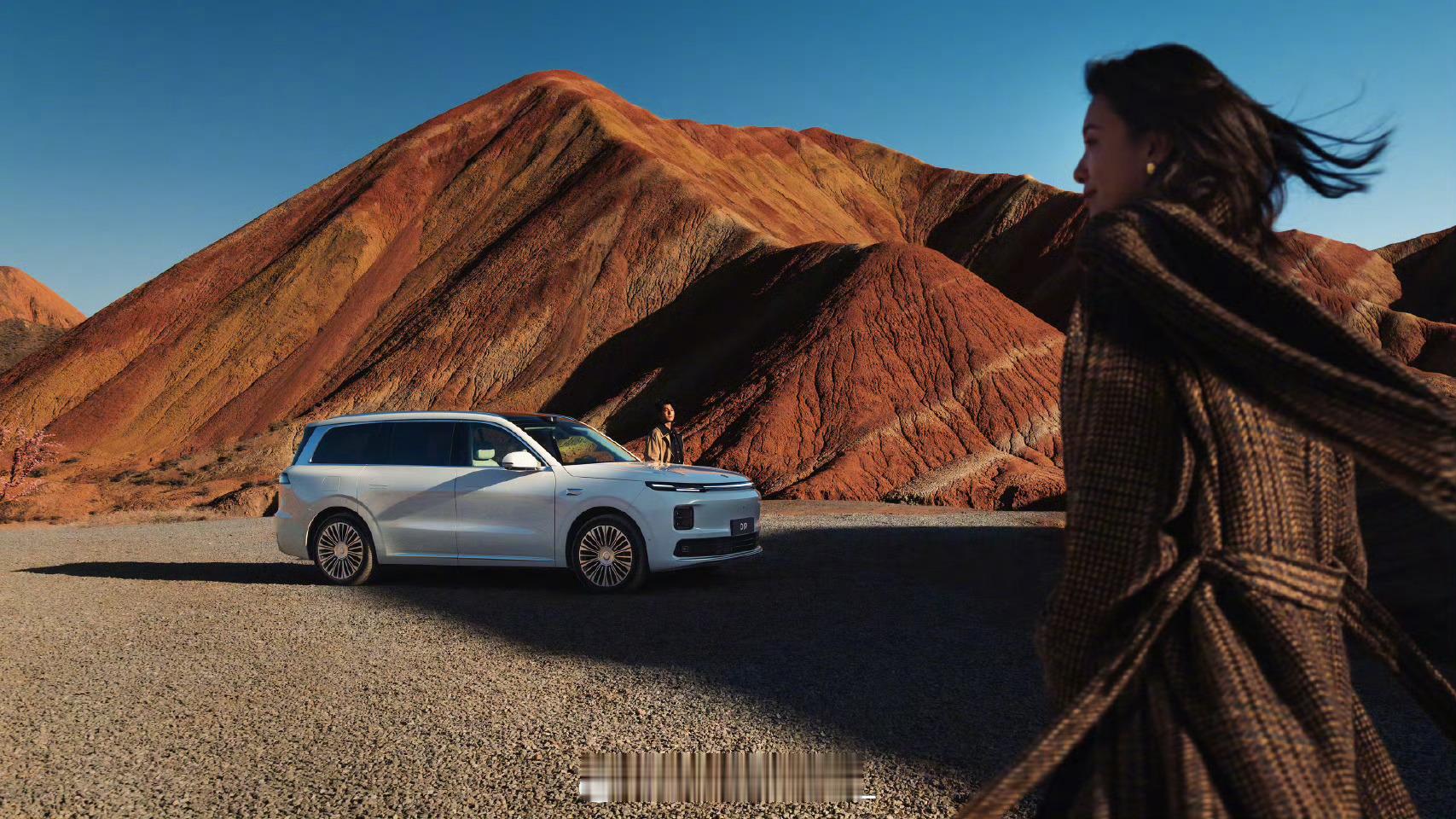 零跑9系豪华双旗舰同台首秀十周年，零跑D系列两款旗舰产品正式亮相，零跑D19和零