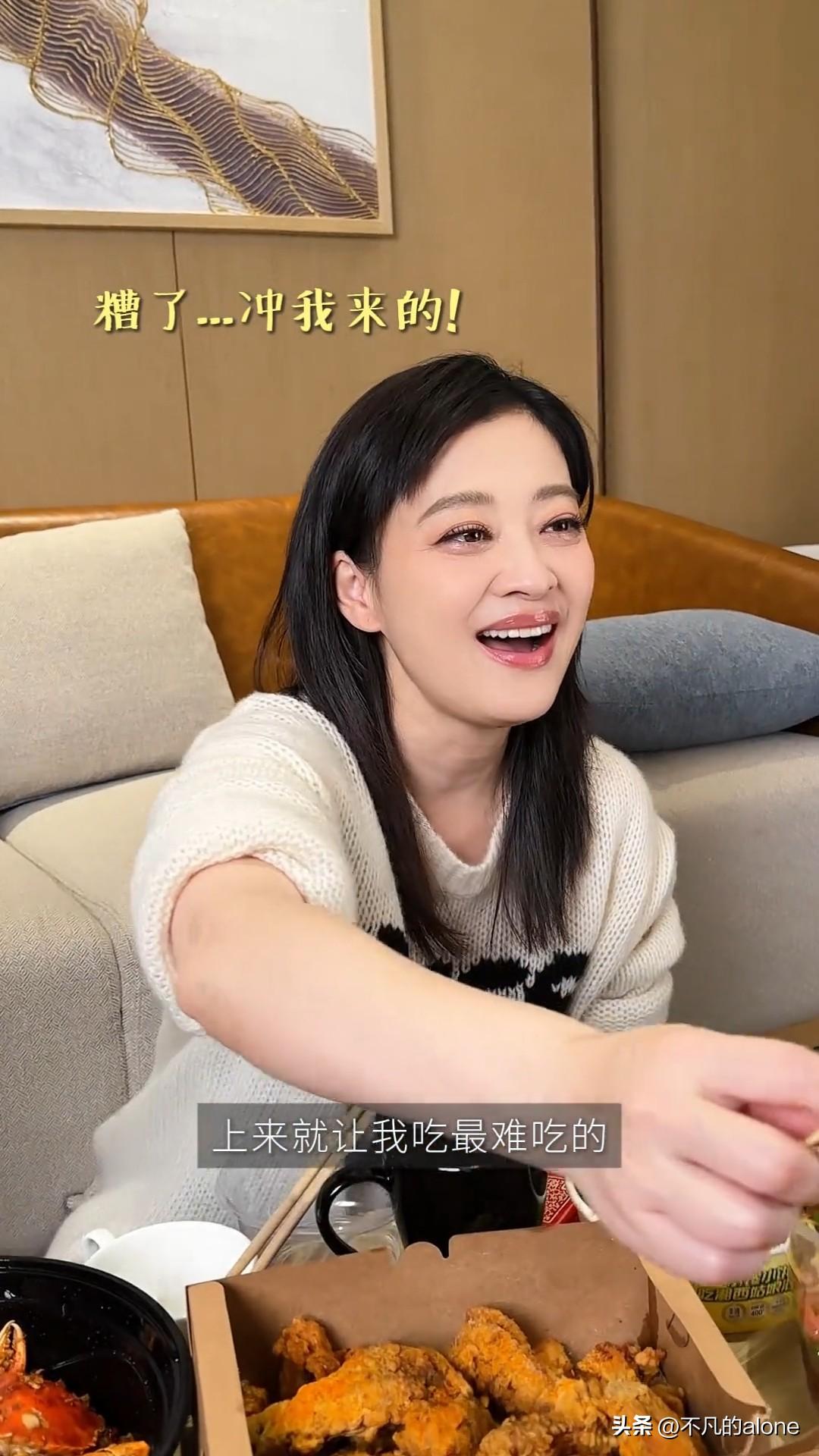 3月3日，梅婷更新美食vlog，并配文“又在长沙吃美了”。

湖南长沙的美食太多