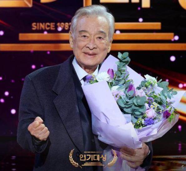 国民爷爷李顺载去世！91 岁演到最后，《搞笑一家人》成永恒回忆韩娱时代落幕！11