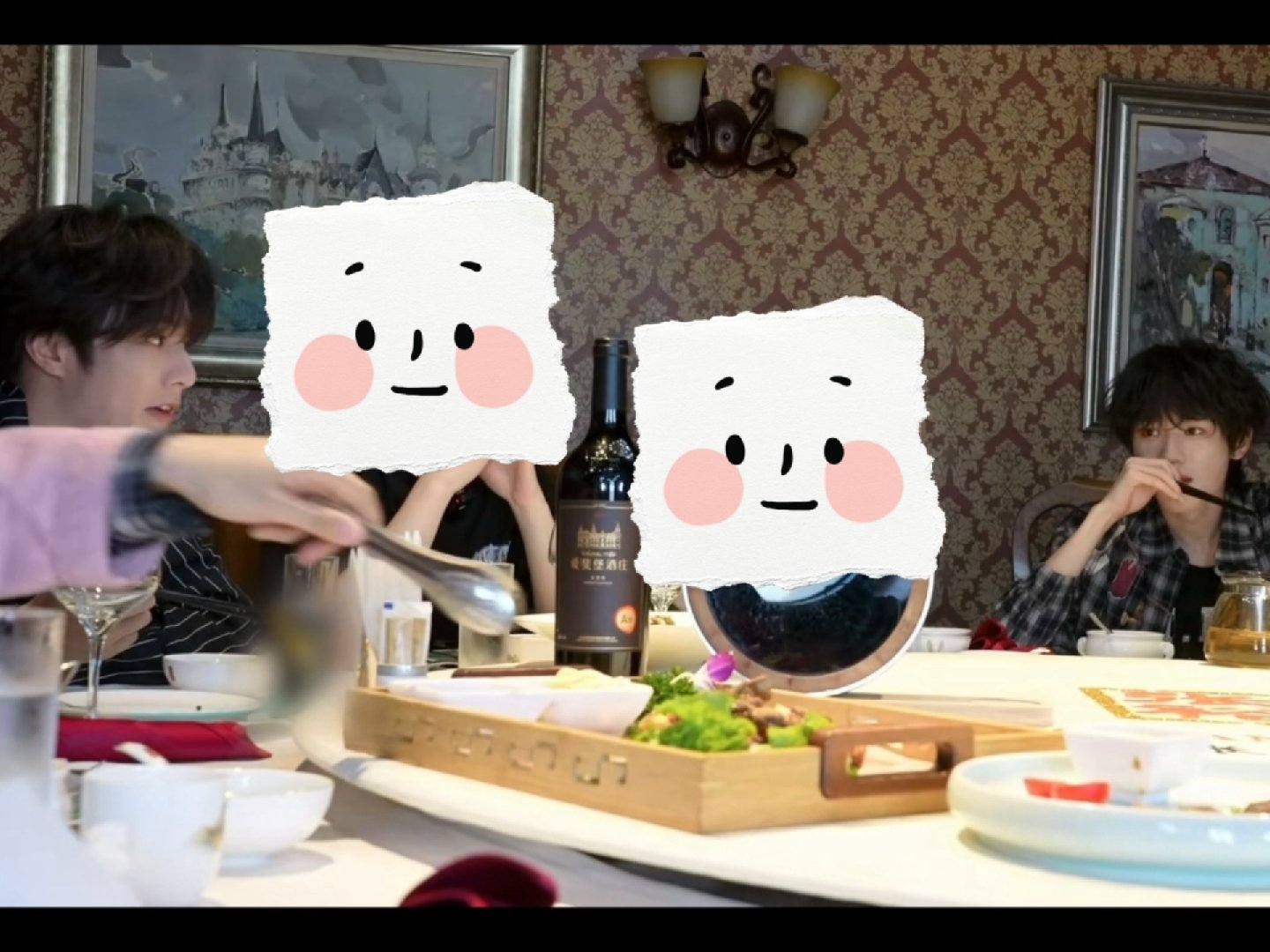 我爸一转头 我妈眼神立马跟过去