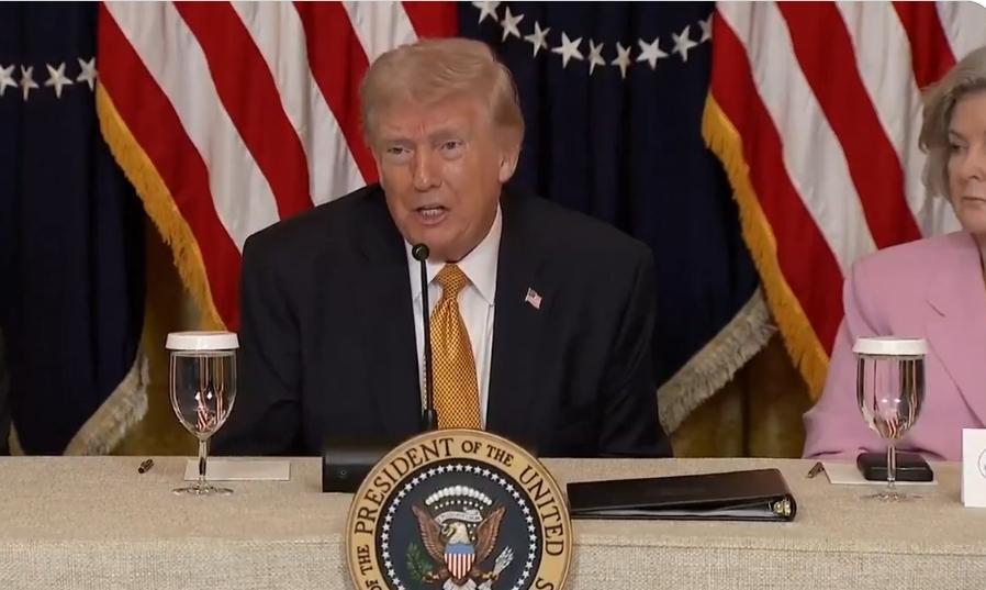 特朗普采访时声称美国不需要中东石油，他这样做是为了盟友，“几乎是出于习惯”：
