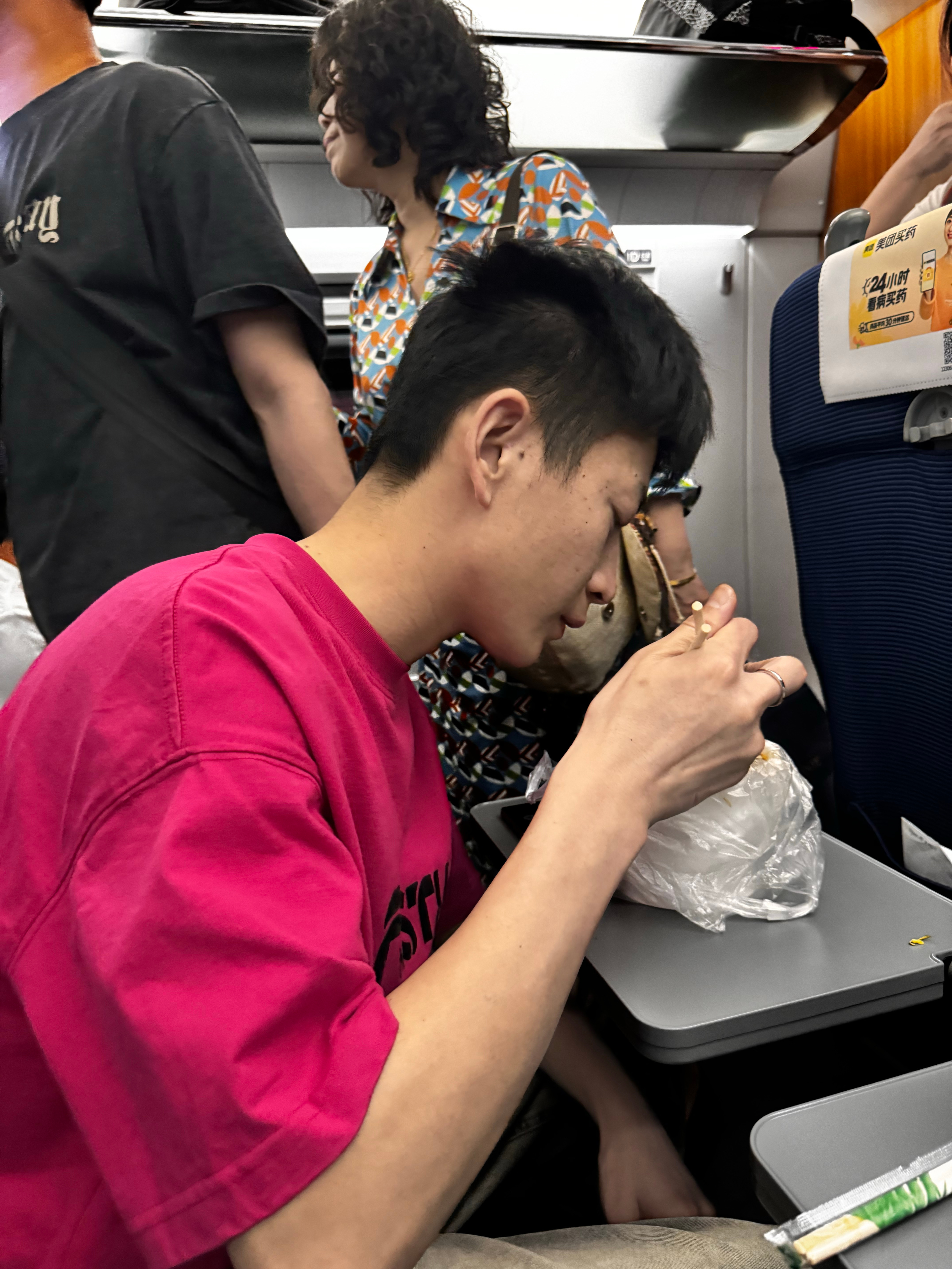 #为什么会越长大越喜欢粉色#这不是跟年轻的时候喜欢老成的，老的时候喜欢年轻有活力