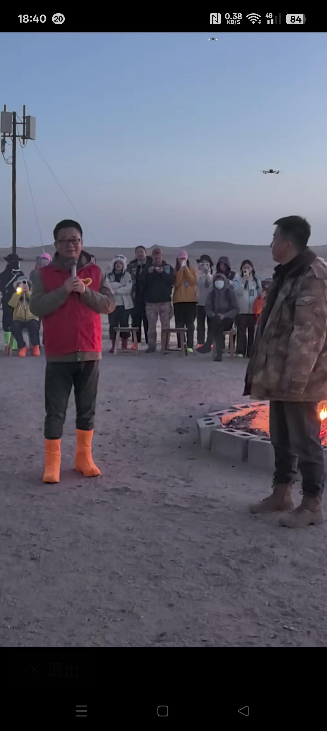 作为甘肃籍主持人，朱军深谙家乡生态痛点：在年均降水量仅120.8毫米的严酷环境下