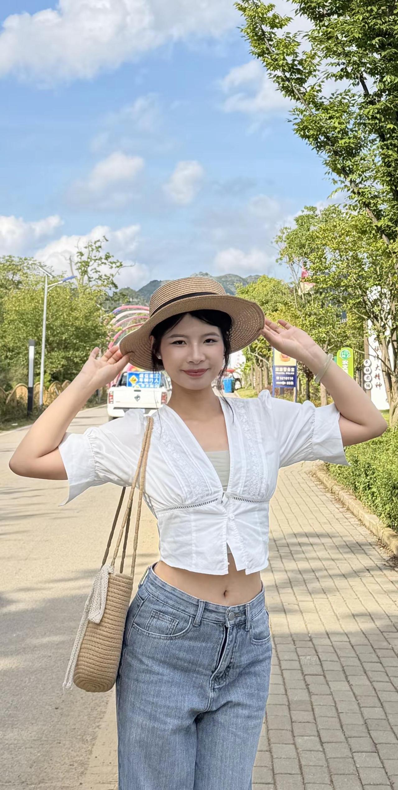 安龙 是个好地方～夏日穿搭的尽头是极简