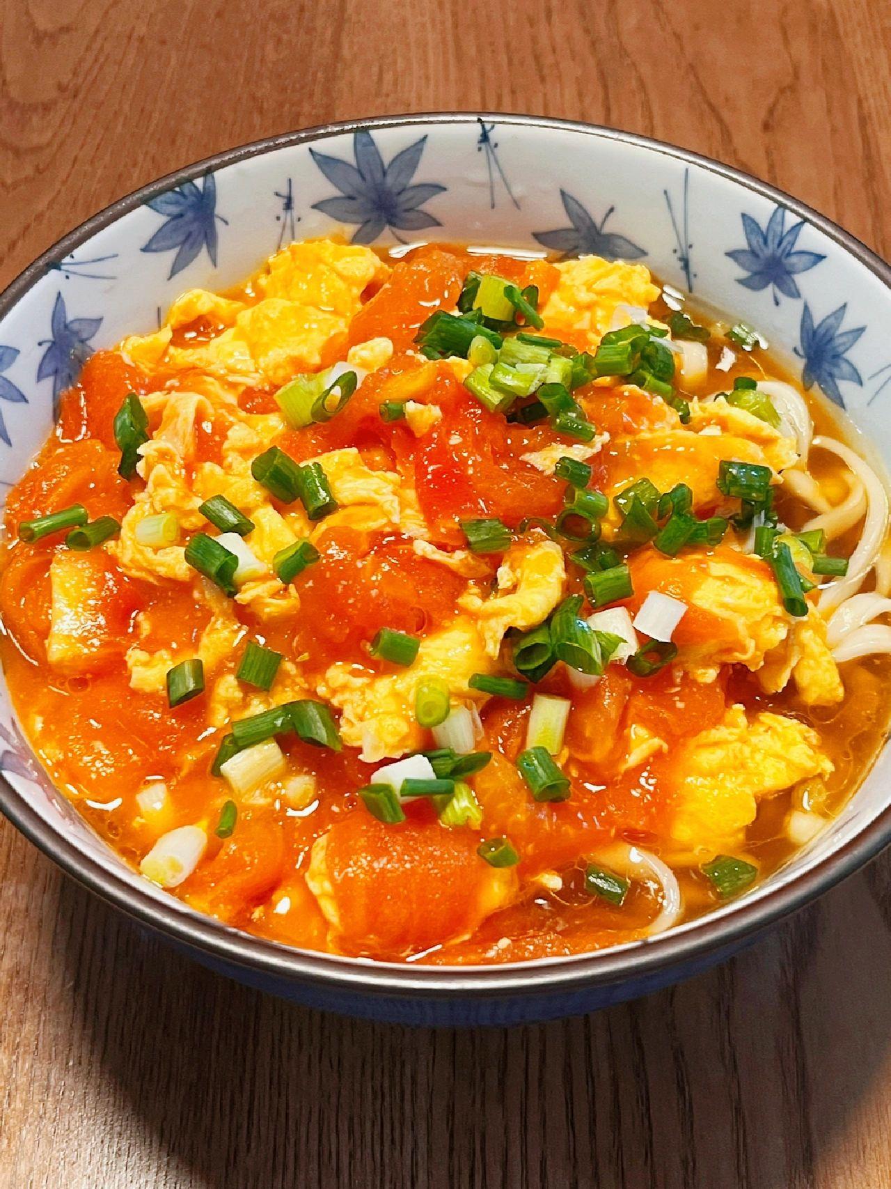 吃不腻的国民面！番茄鸡蛋面！
西红柿鸡蛋几乎全国民家饭桌上都会出现吧，从小吃到大