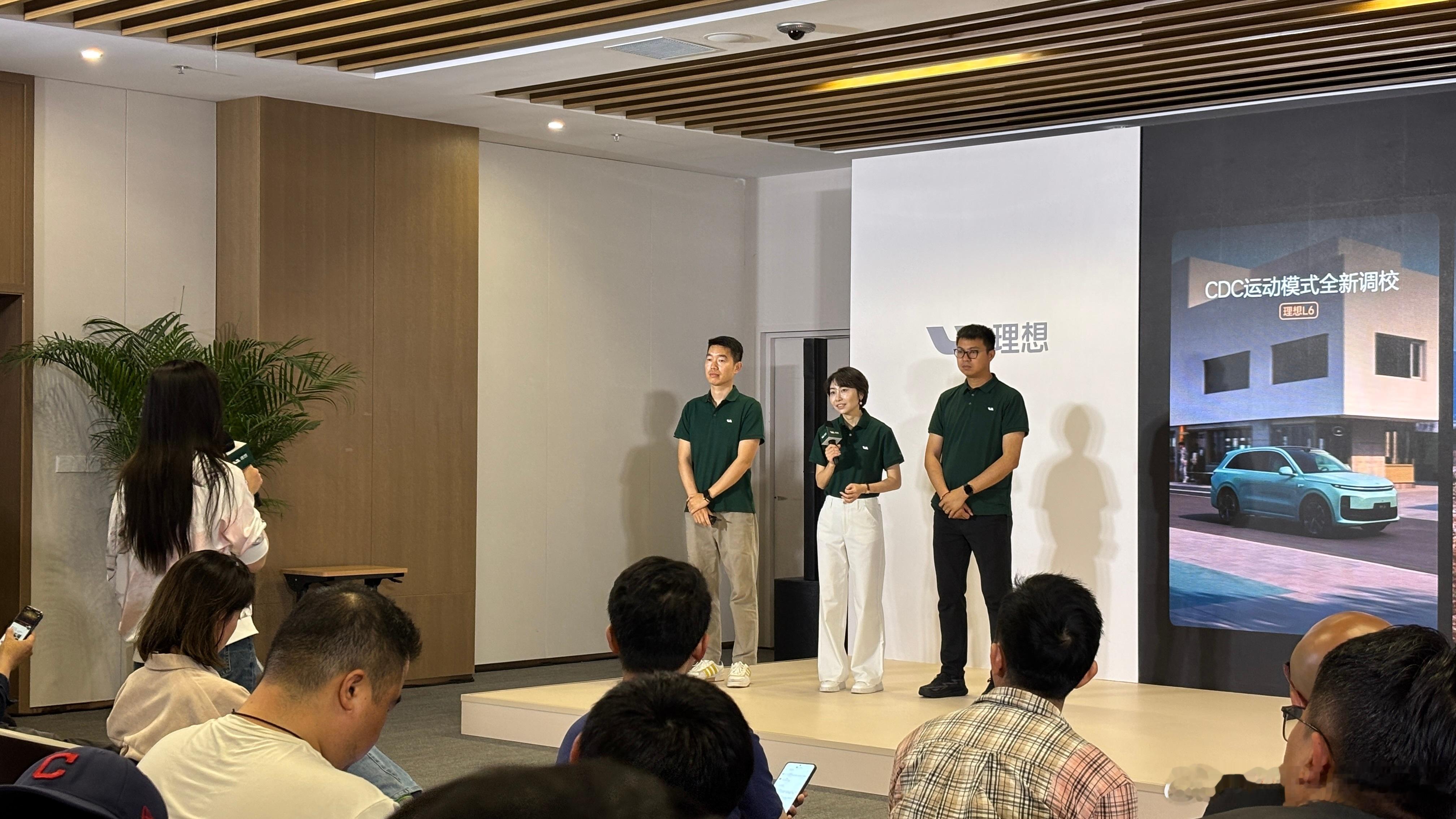 我也计算不出来我从业以来到底参加过多少汽车品牌的活动、听过多少个汽车品牌的wor
