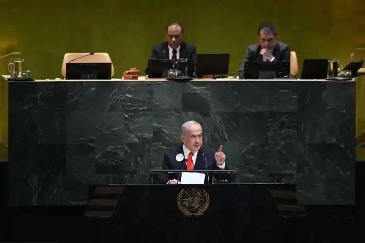 内塔尼亚胡在联合国大会上台演讲的时候，不少国家的代表直接起身离场。他还放出话来，