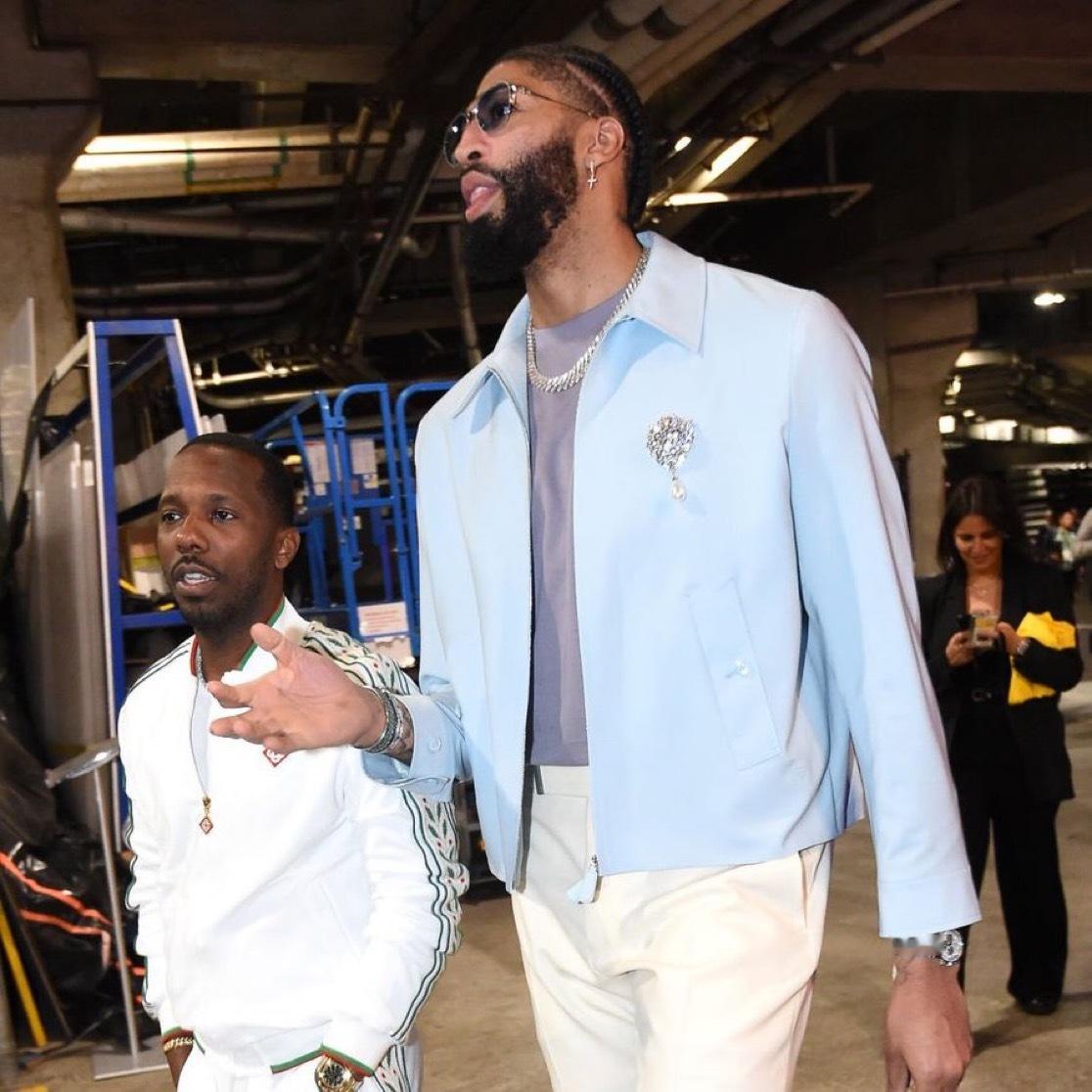 突发消息：里奇·保罗已通知独行侠队在交易截止日期前交易安东尼·戴维斯！ 