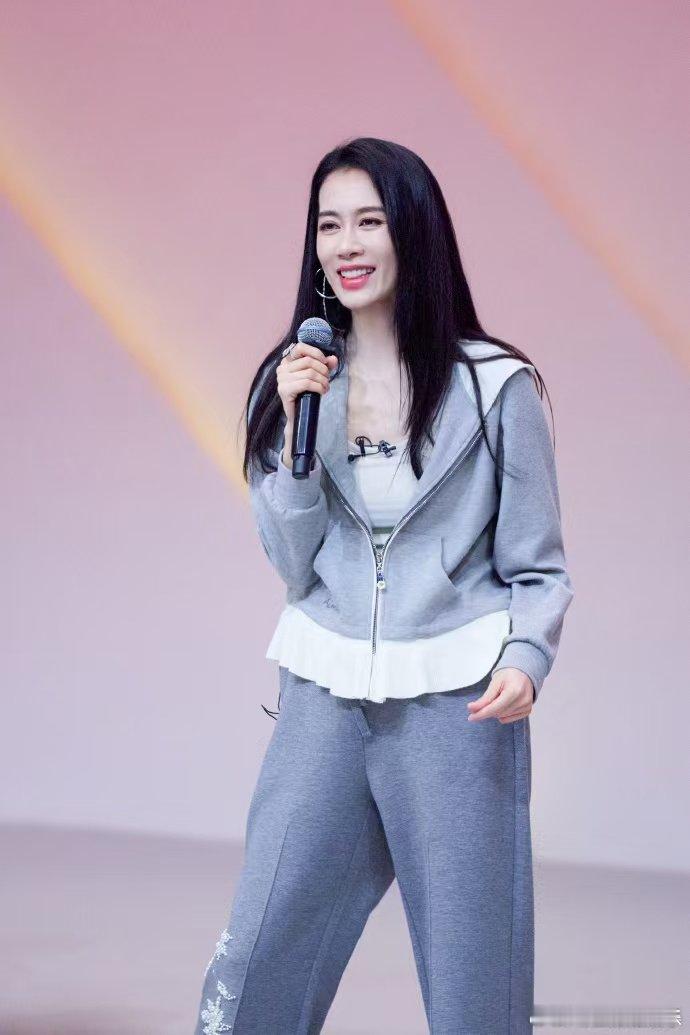 温峥嵘说萧蔷是定心丸乘风2026温峥嵘暖心发声，庄法与安崎潜力十足，萧蔷作为定心