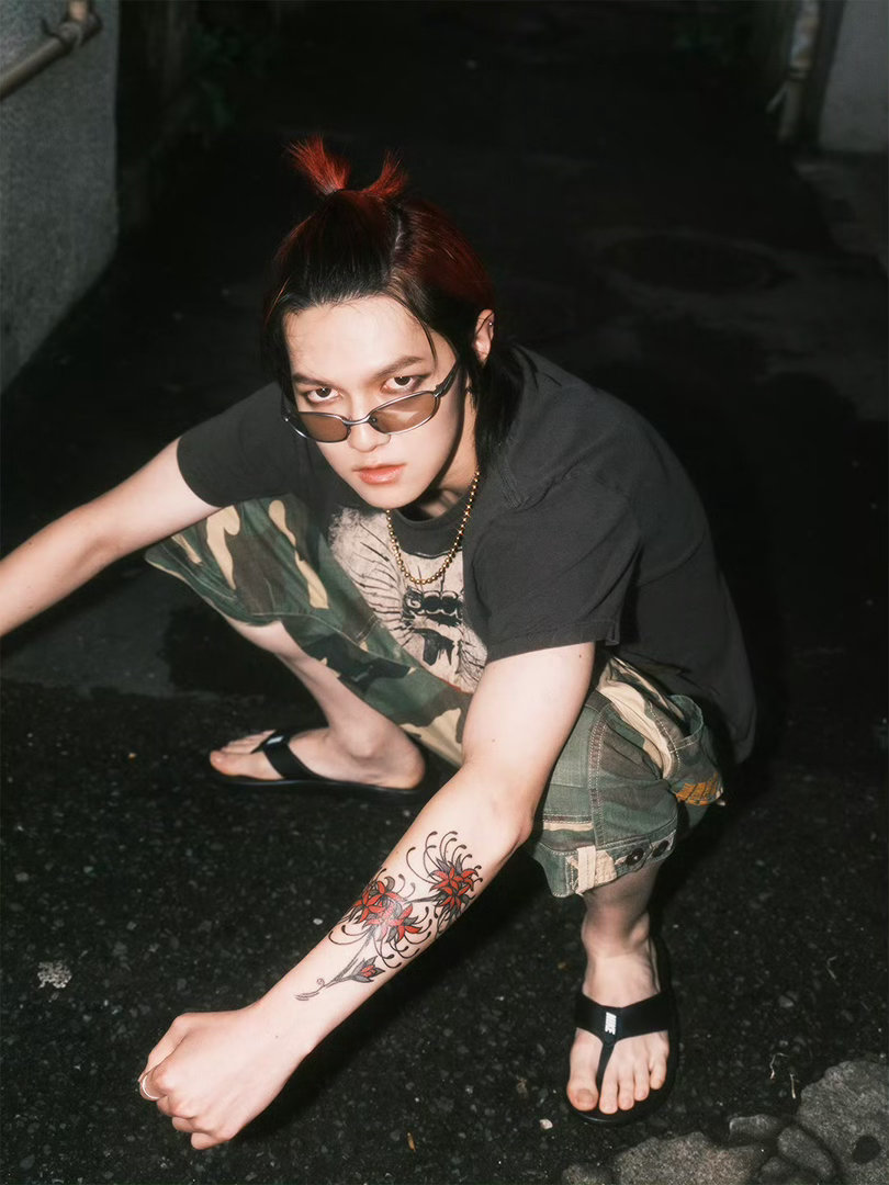 ONEOREIGHT先行曲MV全员齐舞看得我反复拉进度条，下蹲标志性动作同步度满