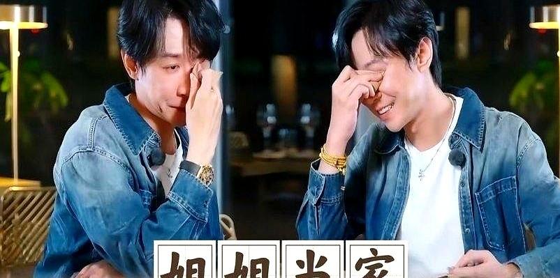 “张伟那块表，天天晃人眼，原来不是炫富，是怕勒得慌。”

网友@胡同串子补刀：“