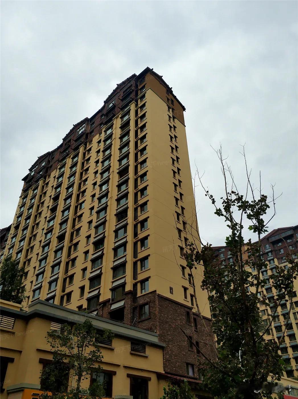 谁能想到，当年挤破头抢的小高层，才住十几年就成了手里的“烫手山芋”，越往后越让人