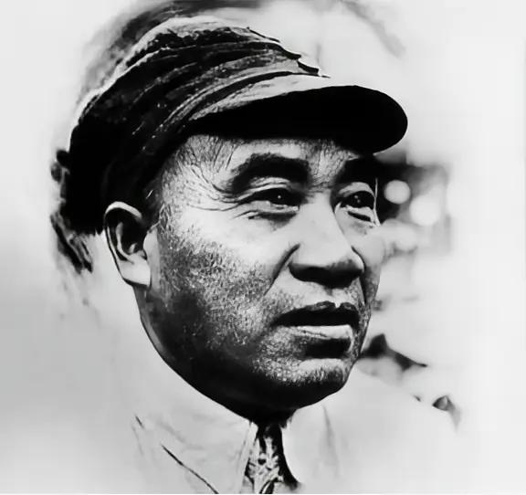 爱兵如子
        1929年2月，红军攻打永新城时，总部通信员小王负伤后