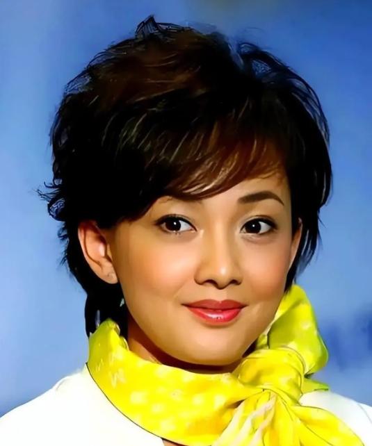 2007年，牛莉生下一女，在一次吵架的过程中，她怒气冲冲地问老公刘亚东：“你比我