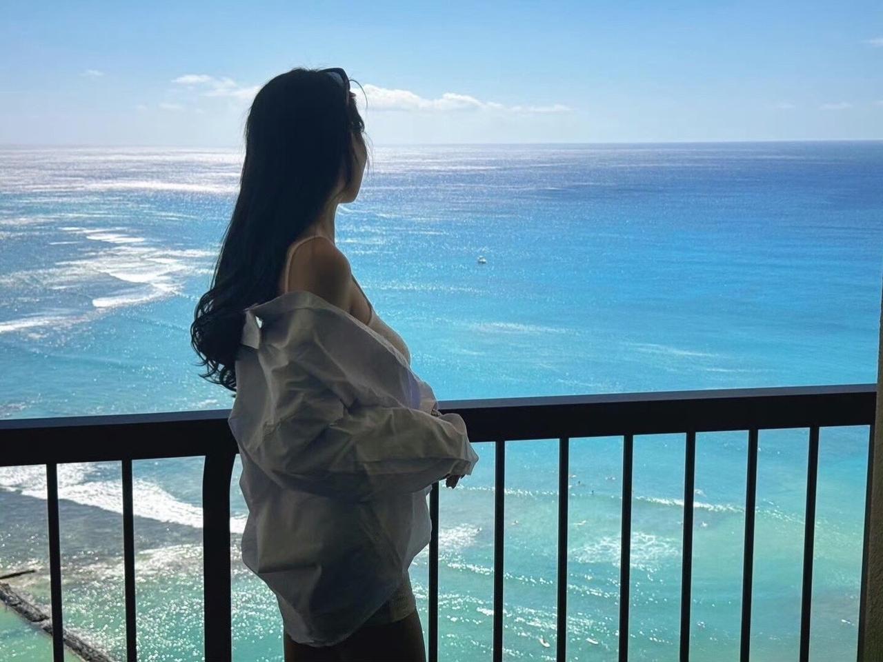 dou上热门 海边拍照 美女 大海蓝天 御姐