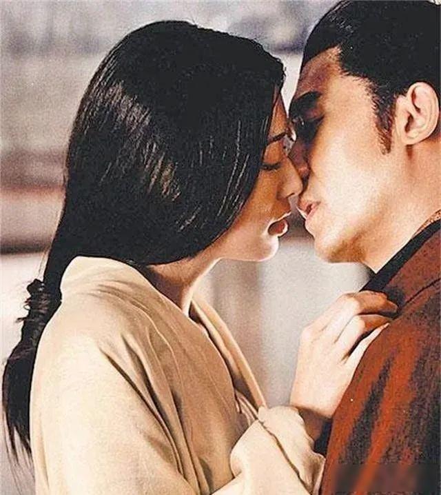 公元200年，孙策被刺死，妻子大乔要以死殉情，但被弟弟孙权拦下“嫂子，大哥临死前