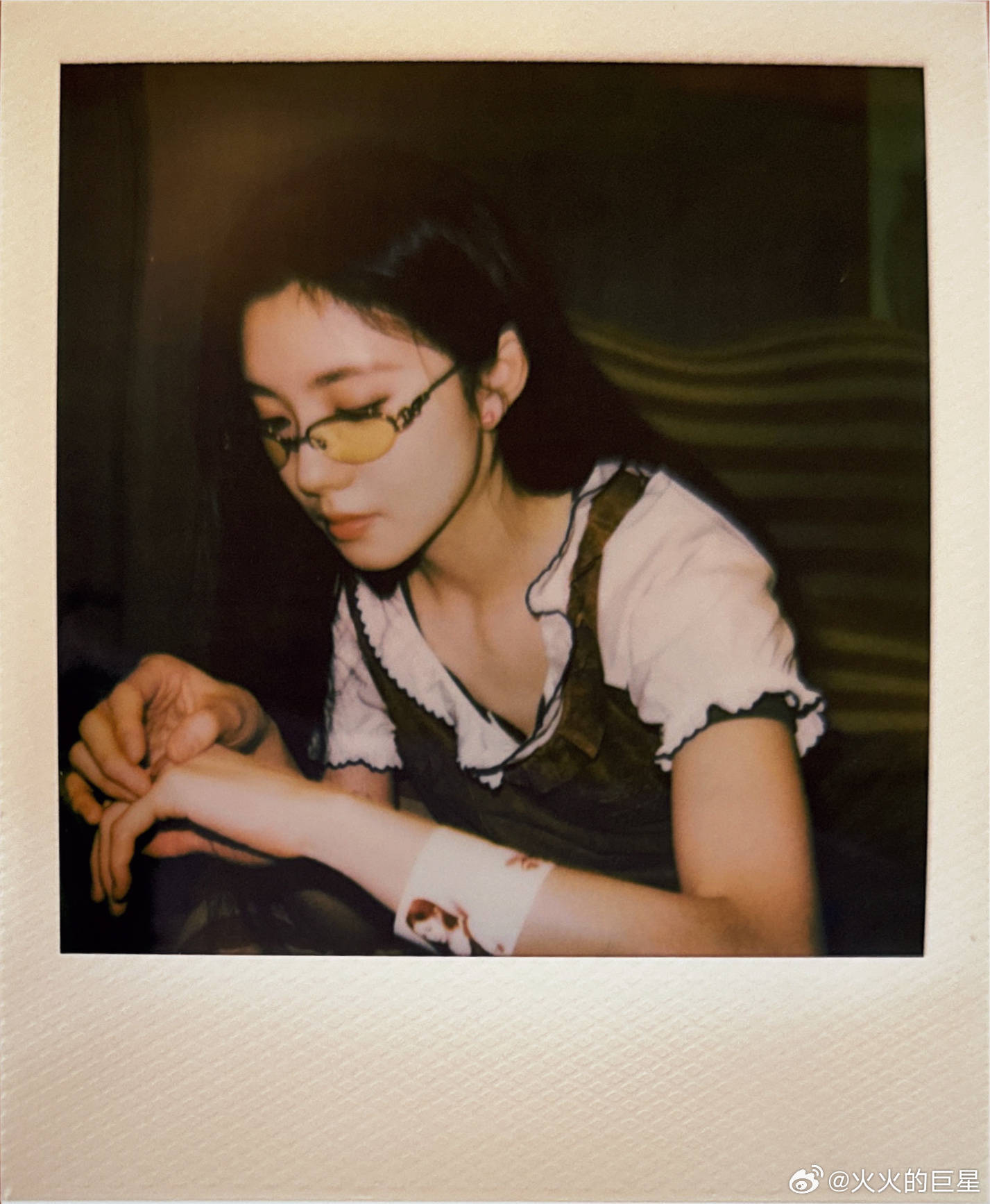 好漂亮呀刘浩存半框眼镜造型刘浩存复古胶片拍立得