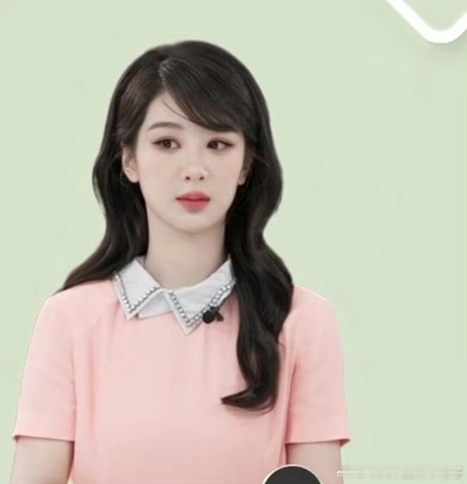 杨紫今晚直播截图，香香软软的小公主[憧憬][憧憬] ​​​