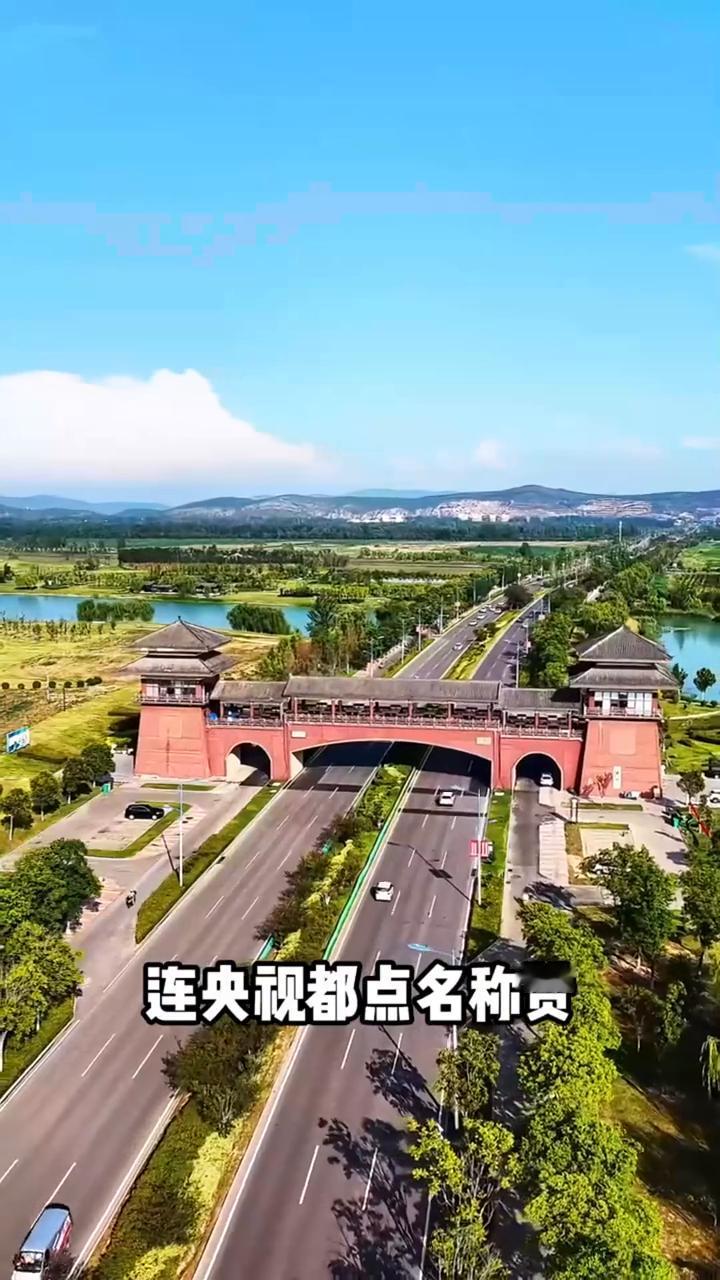 中国下一个养老天堂，林姐独自坐飞机来养老定居。
位置：云南星月湖康养小镇。
中国