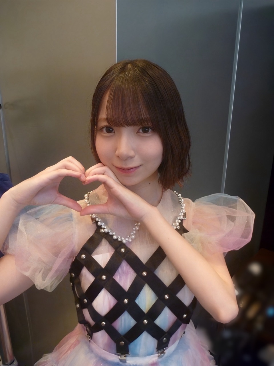 渡辺莉奈「ふわふわ衣装に合わせて、髪の毛巻いてみたよ໒꒱　この日は山下さんと待ち