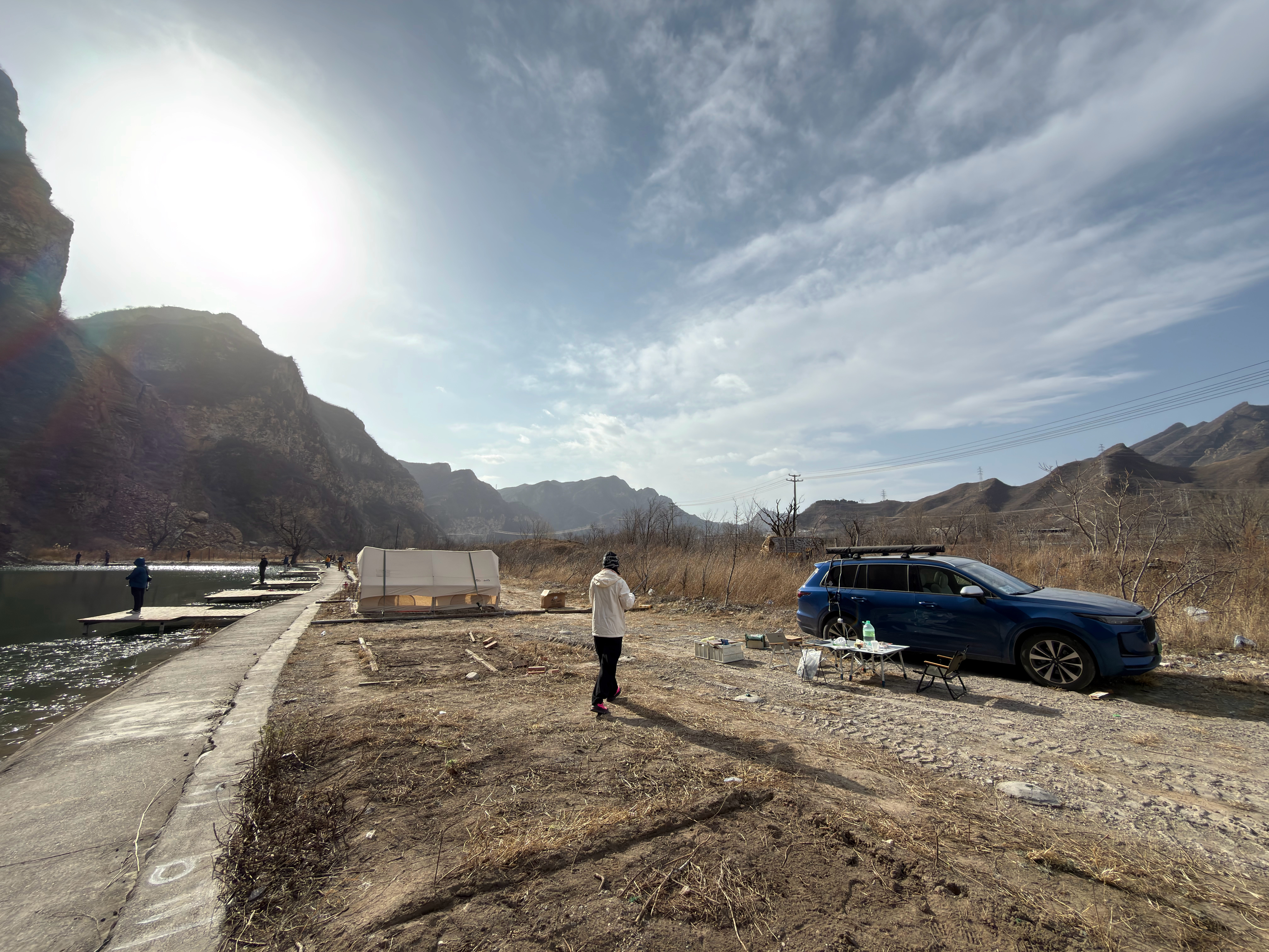 今天的移动办公室，朋友们钓鱼我敲键盘侧边天幕不打开总觉得气氛上差了点意思，但其实