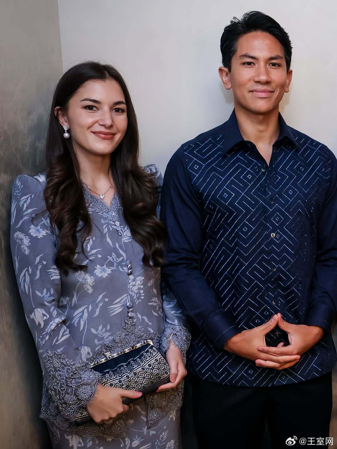 文莱王室 🇧🇳10月21日，新加坡原总理拿督·莱拉·乌达玛李显龙和夫人拿汀巴