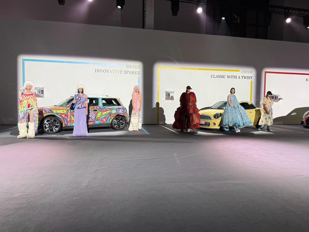 MINI与Paul Smith合作的电动MINI COOPER PAUL SMI