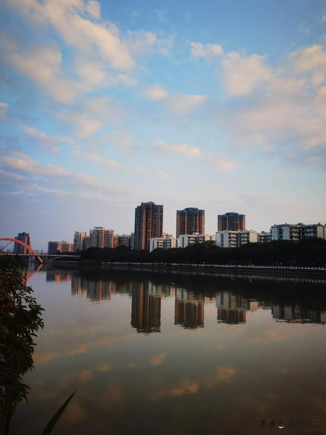 晒晒广州的城市风光城市一角风景，随手拍分享给大家[送自己一朵花]
