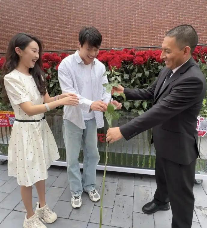 有钱就是任性！山东一小伙，为了在七夕节给女朋友一个惊喜，直接在网上花了96900