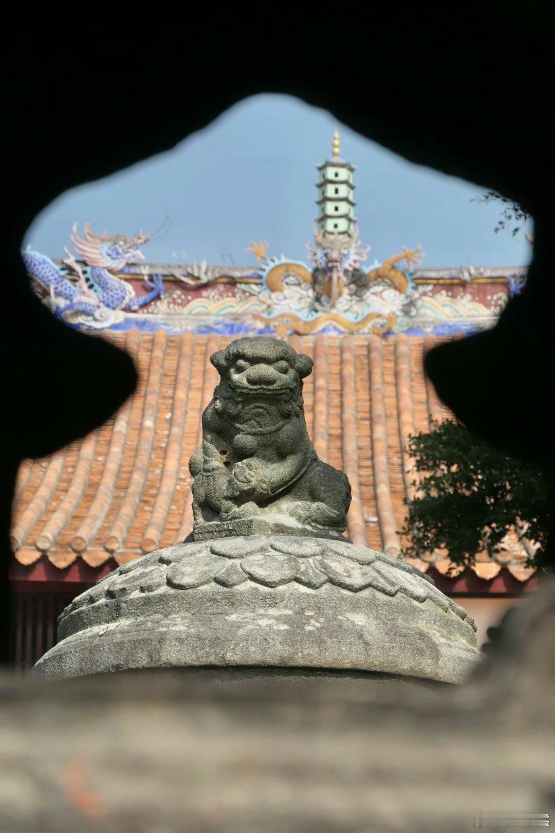 泉州，这座古老而充满活力的城市，以其丰富的历史文化和独特的民俗风情吸引着人们前往