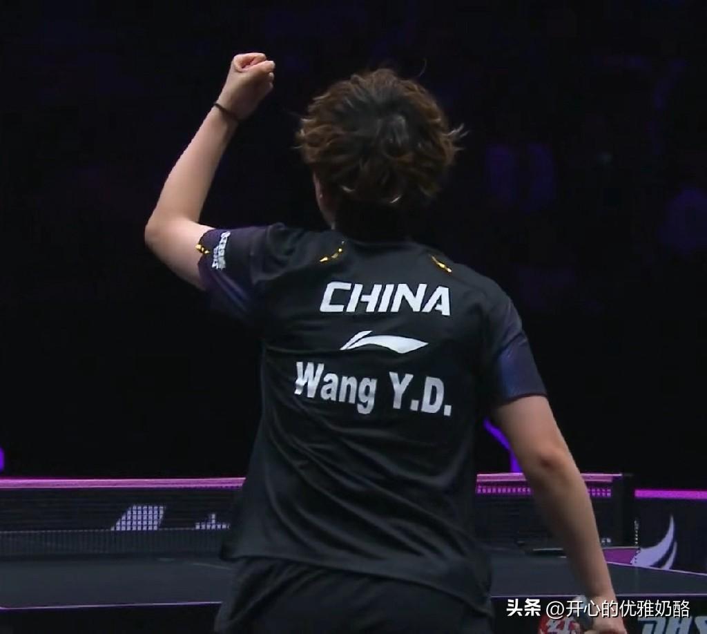 王艺迪4-3赢了，高举手臂大声喊出来。
小申近期涨球了，拿下桥本帆乃香能想到，没