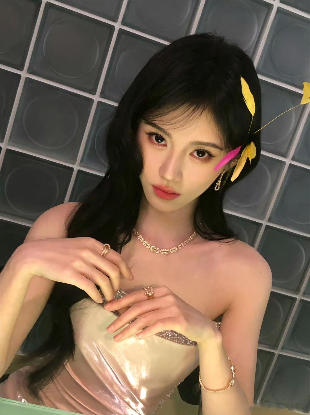 刘大锤聊鞠婧祎感情状况刘大锤直播聊起鞠婧祎的感情状态这件事又冲上热搜，翻看他以往