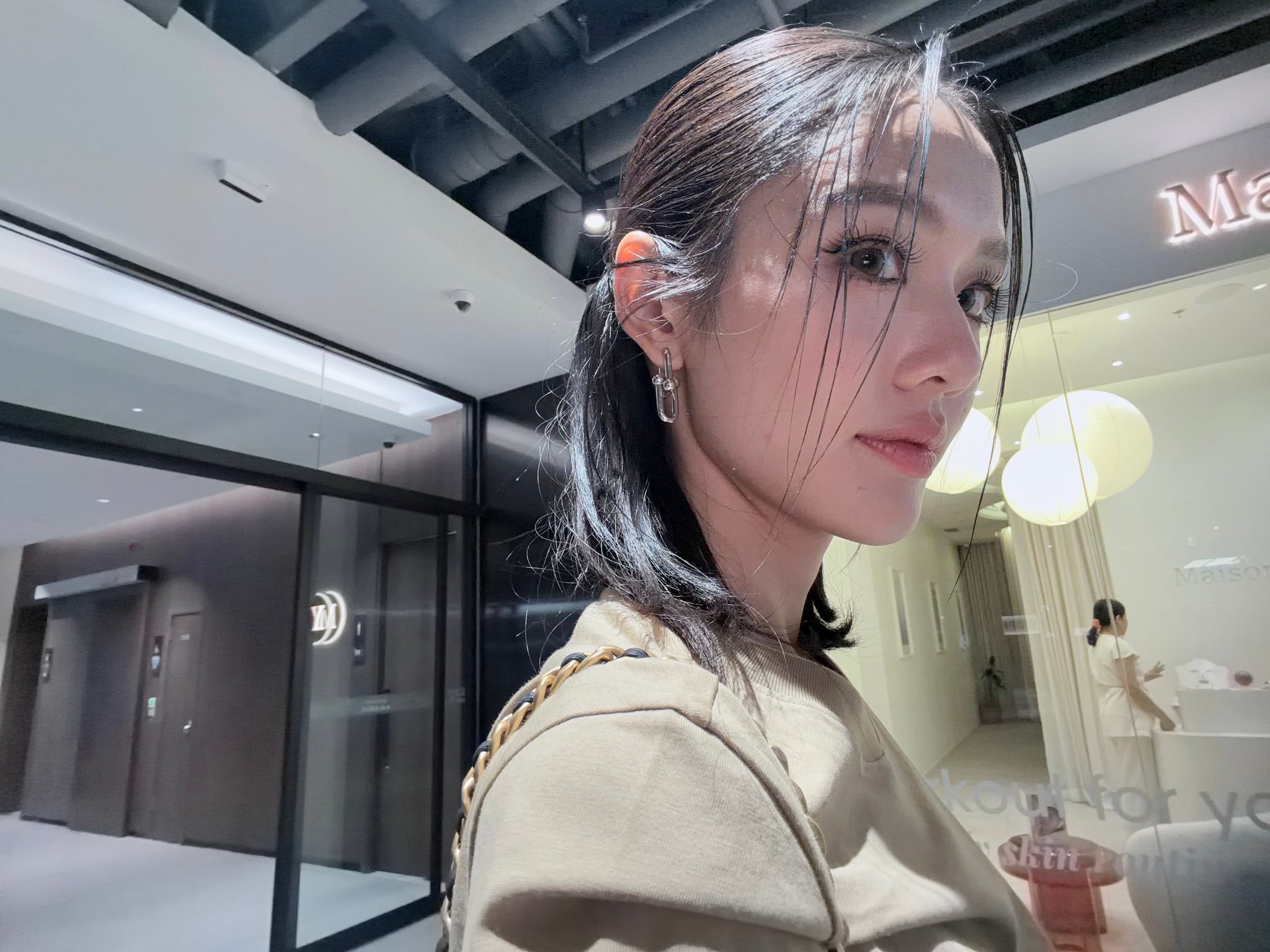 🐨：我还是原来那个长头发的女孩啦，姐姐！5555555555不过不管怎么说，B