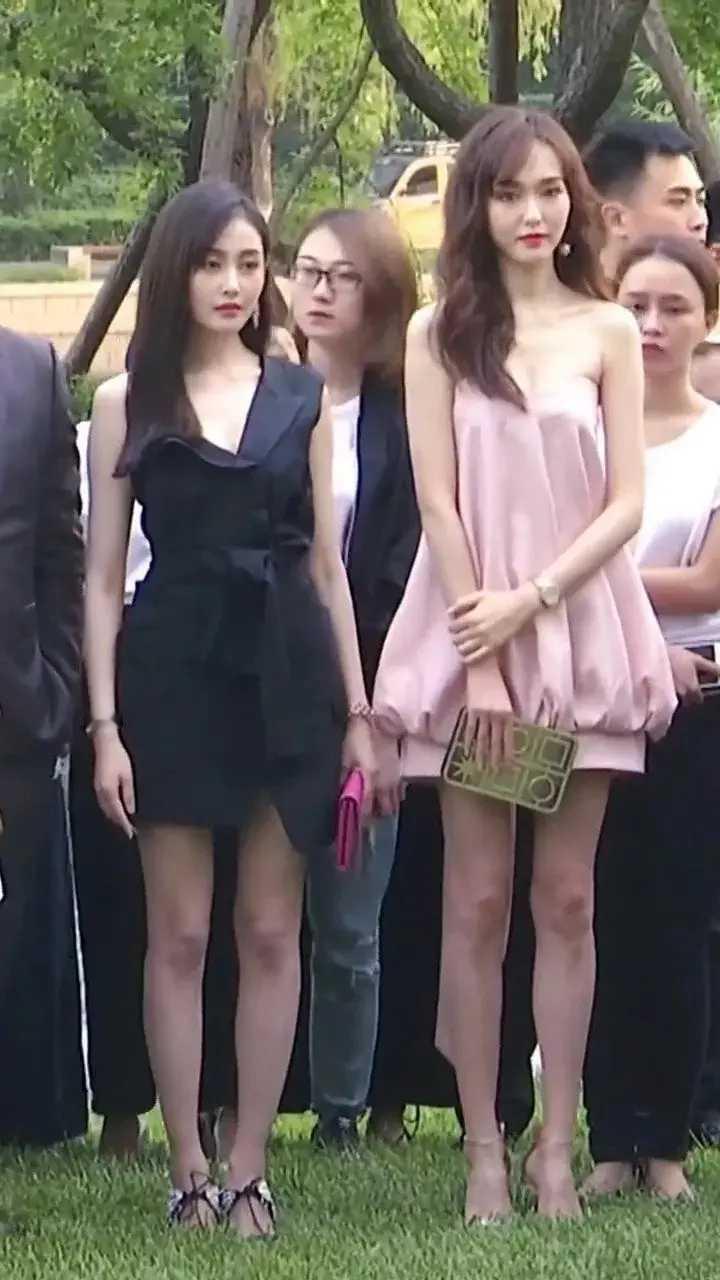 身高优势在颜值较量中并非决定性因素这一观点，在娱乐界两位女星的对比中得到了生动体