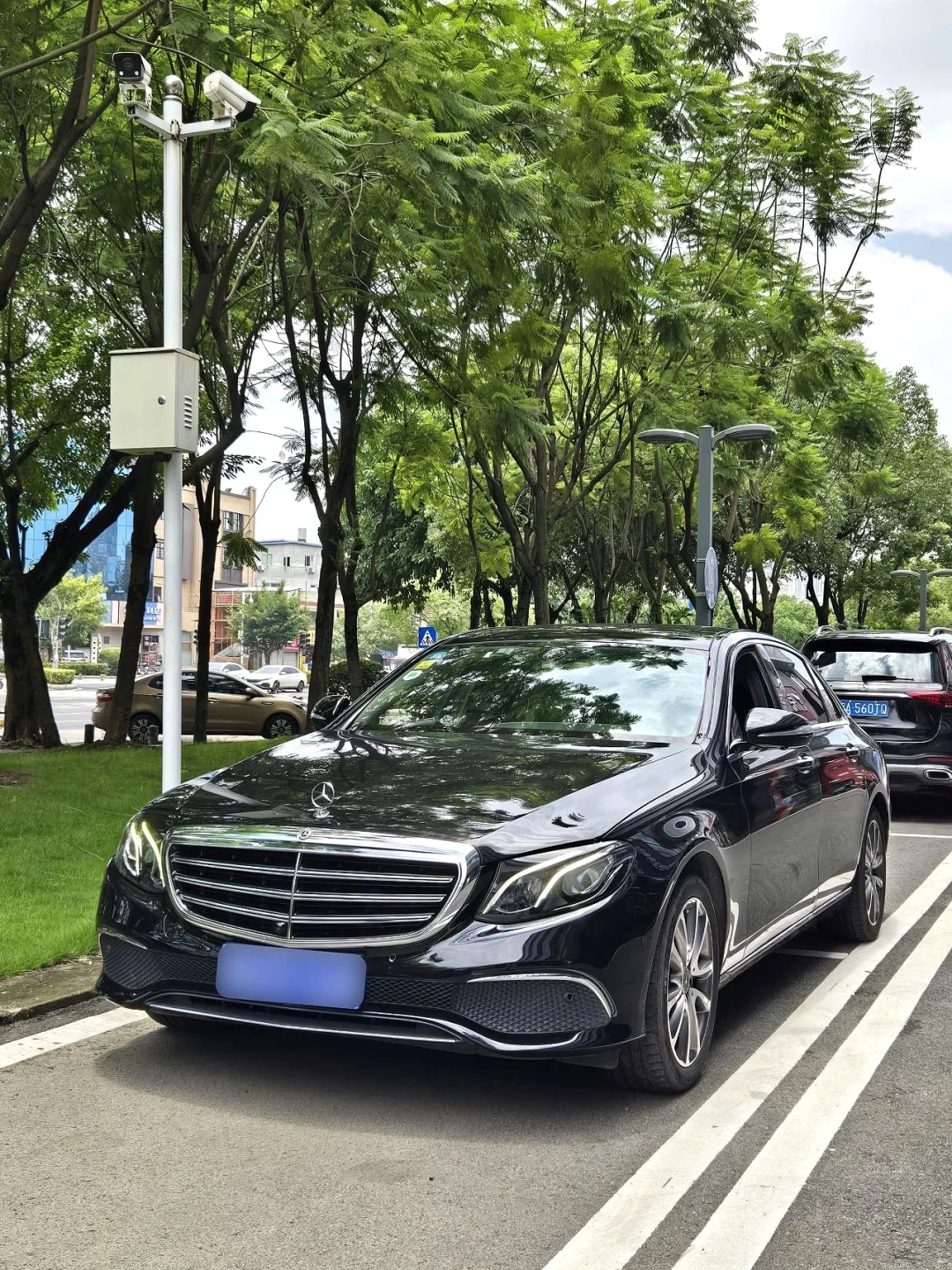 23.99万全款2018款奔驰E300L运动豪华型