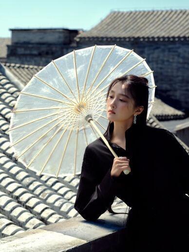 关晓彤[超话]谁懂啊， 关晓彤新中式风格美出天际了！又美又飒！ ​​​
